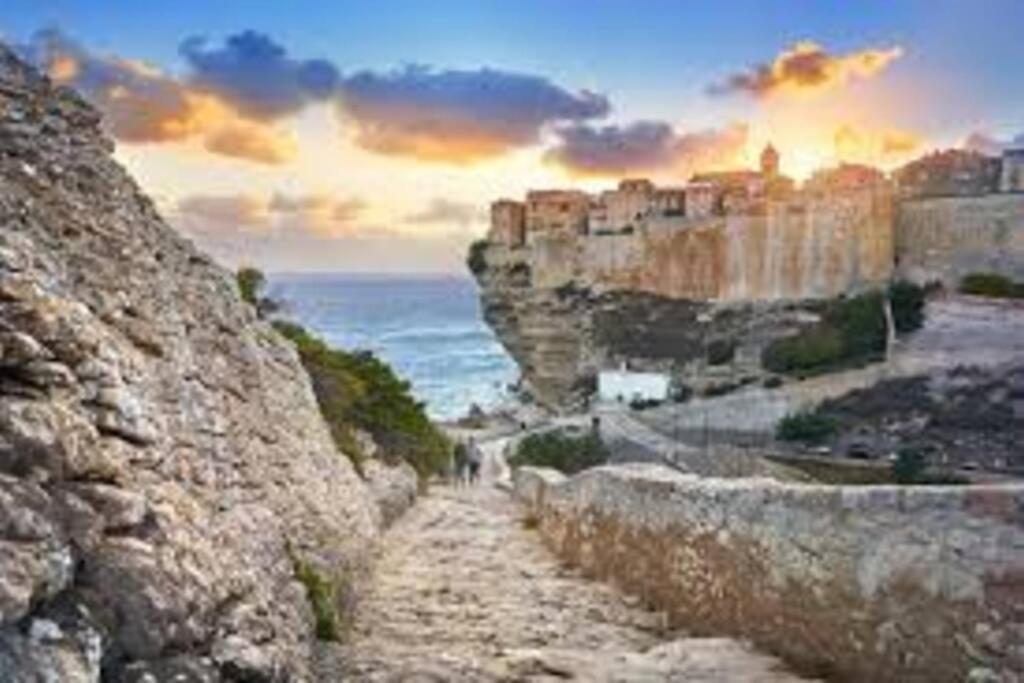 Ferienwohnung Superbe T2 Neuf Bonifacio Avec Parking Gratuit Exterior foto